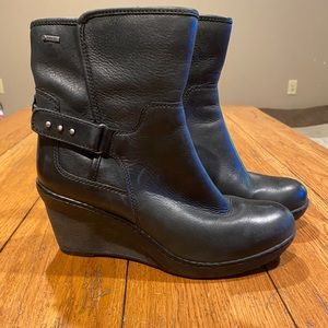 Clarks black leather wedge booties 8 1/2